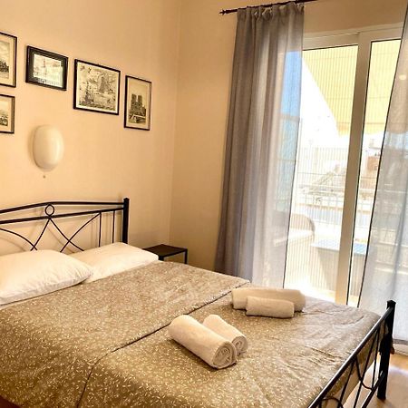Appartamento Charming Flat With An Amazing View Atene Esterno foto