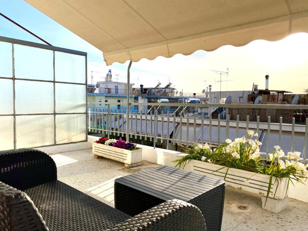Appartamento Charming Flat With An Amazing View Atene Esterno foto