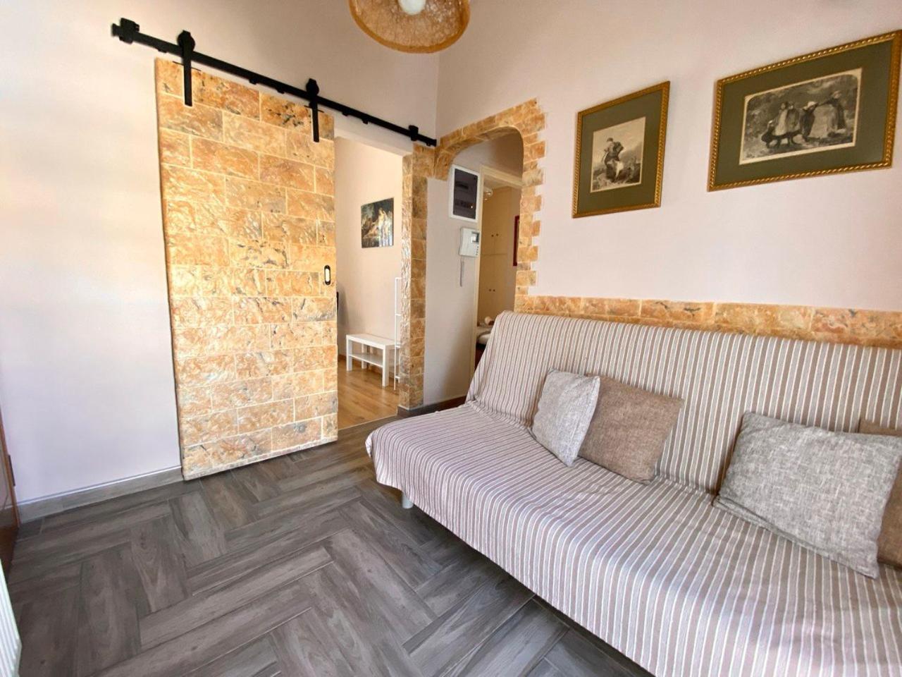 Appartamento Charming Flat With An Amazing View Atene Esterno foto