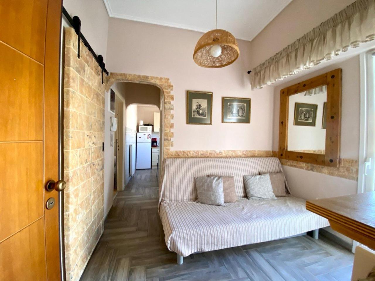 Appartamento Charming Flat With An Amazing View Atene Esterno foto