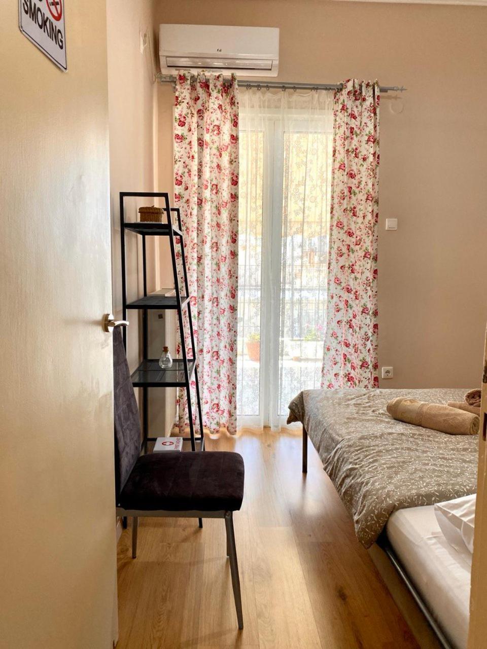 Appartamento Charming Flat With An Amazing View Atene Esterno foto